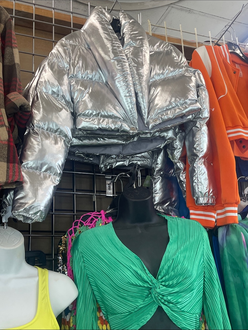 Cropped foiled puffer jacket - Picture 4 of 4